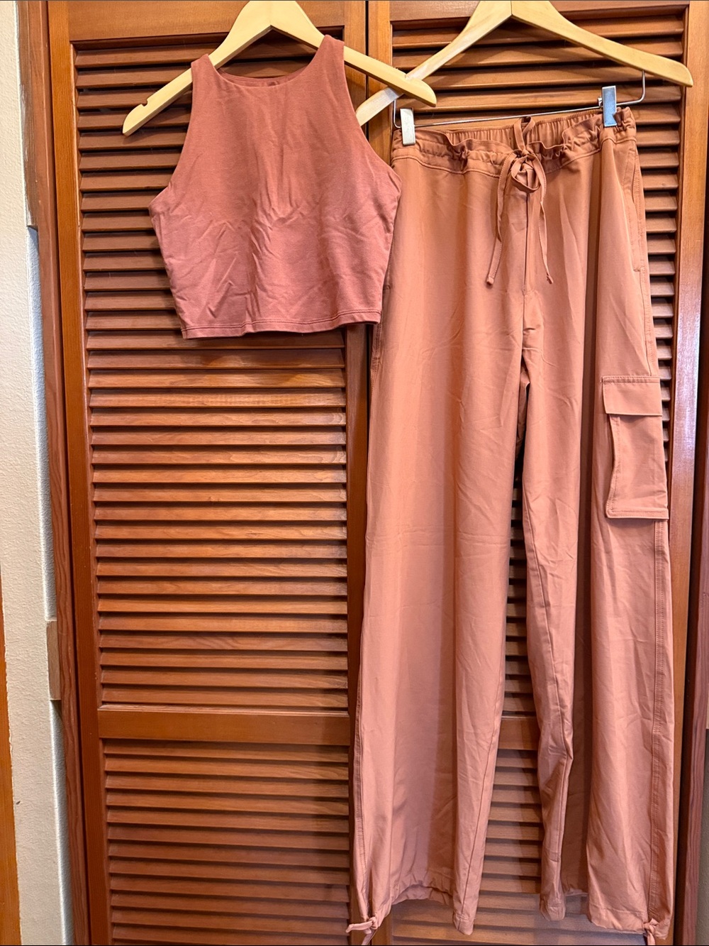 Powerchill Women's Cargo Jogger Pants & Cropped Tank Set - Rust S/M Tall